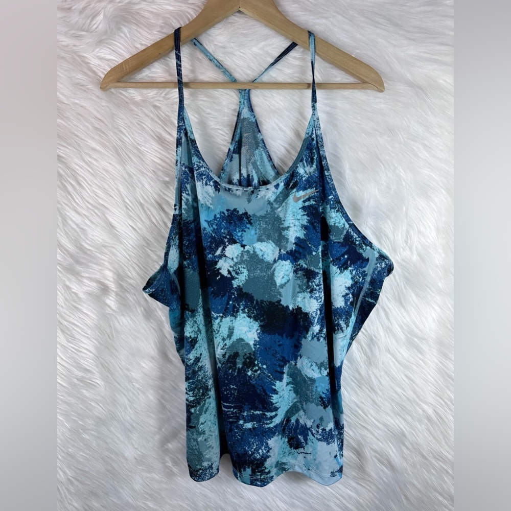 Woman’s NIKE tank size 1x